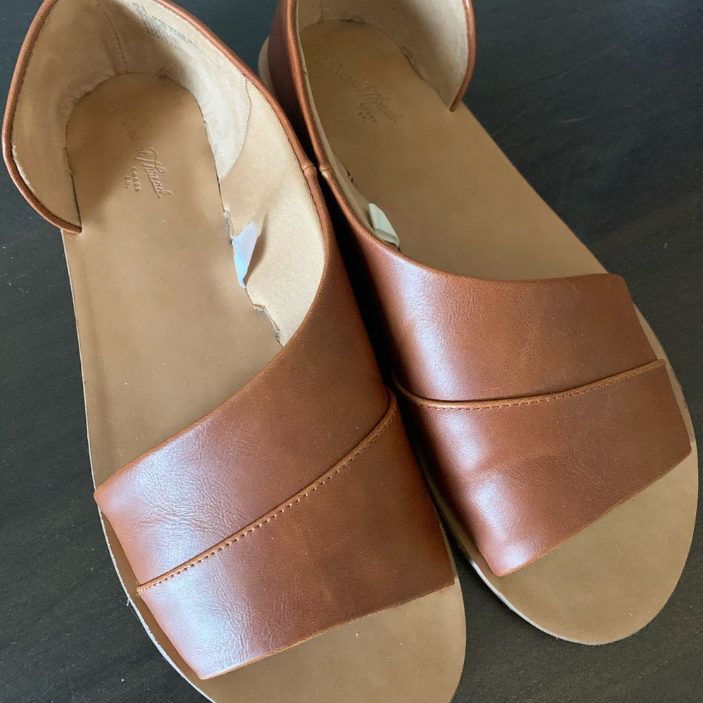 Universal Thread Slip on shoes